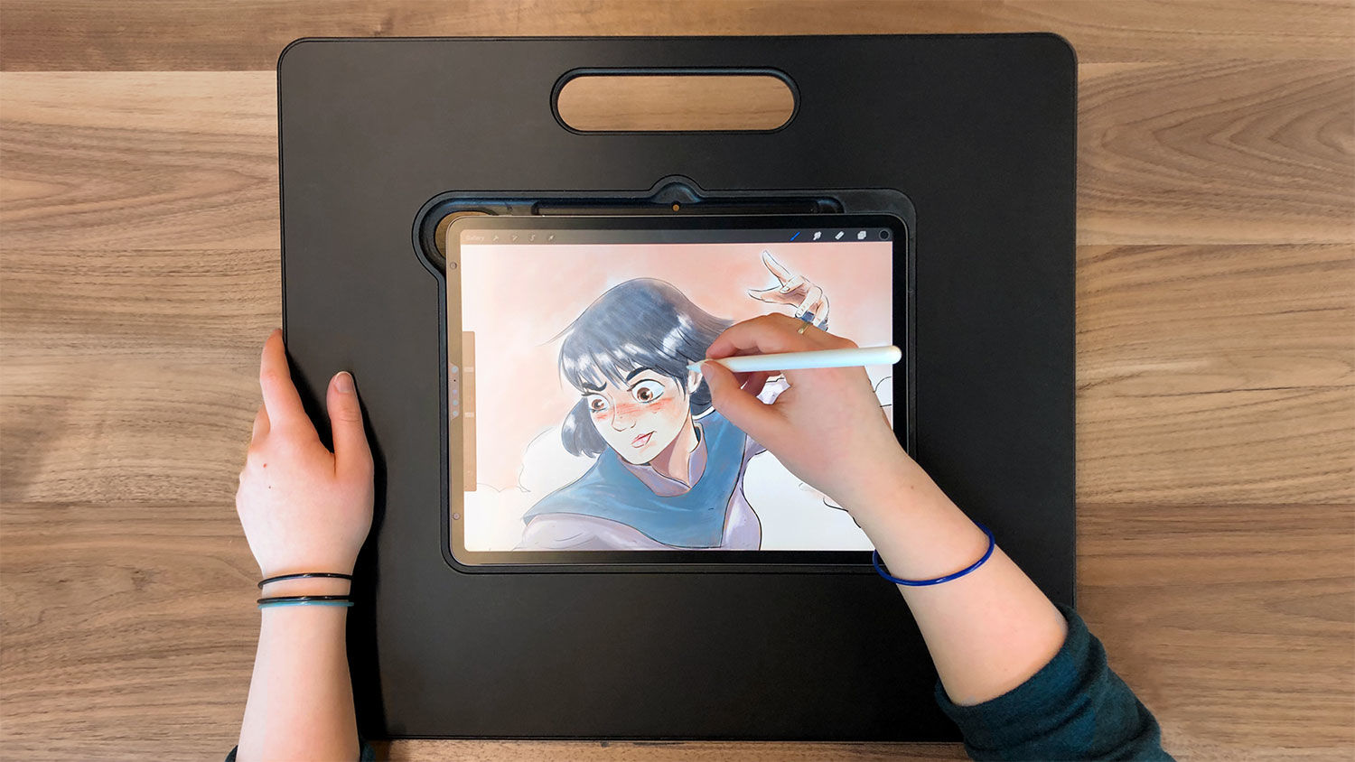 Эта подставка для iPad спасает художников от боли рисования Новости