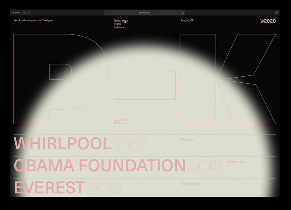  Интернет-портфолио интерактивного разработчика в темном режиме "width =" 1874 "height =" 1352 