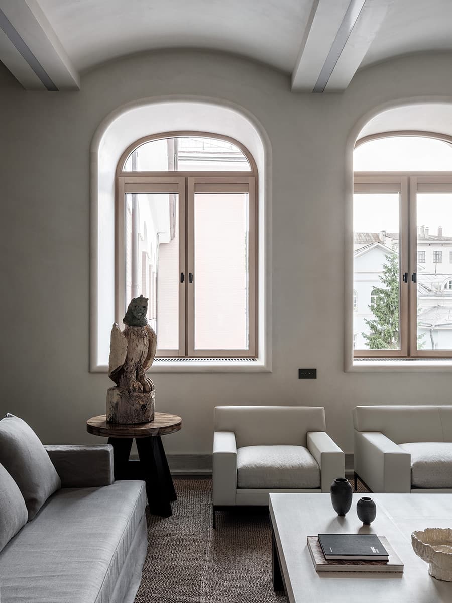 Минималистичная квартира с предметами современного искусства – проект бюро Design WOW