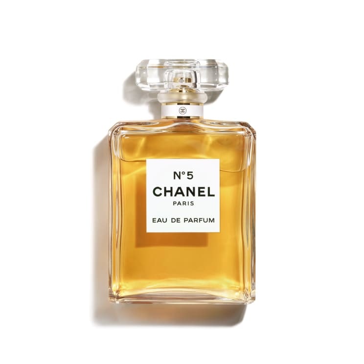  Фотография флакона духов Chanel № 5 