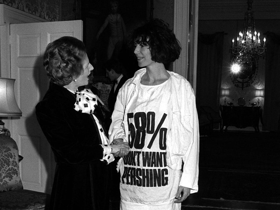 Кэтрин Хамнетт в футболке со слоганом встречает Маргарет Тэтчер "width =" 1000 "height =" 750 