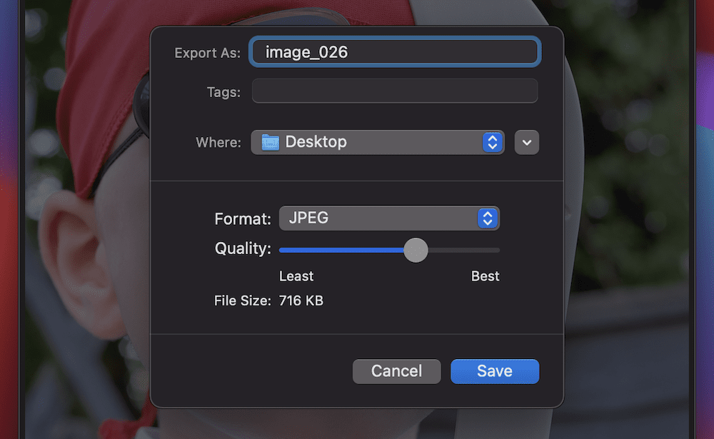 Ползунок сжатия для изображения JPEG, показывающий диалоговое окно «Экспорт» с параметром «Формат», установленным на «JPEG», и полосой «Качество», установленной примерно на 70 %, а также уменьшенным размером файла (716 КБ)." width="1000" height="615" />
 
<figcaption id=