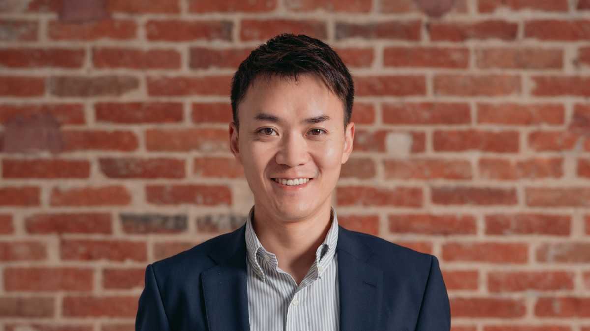Портрет Оу Вена, генерального директора Xiaomi в Западной Европе