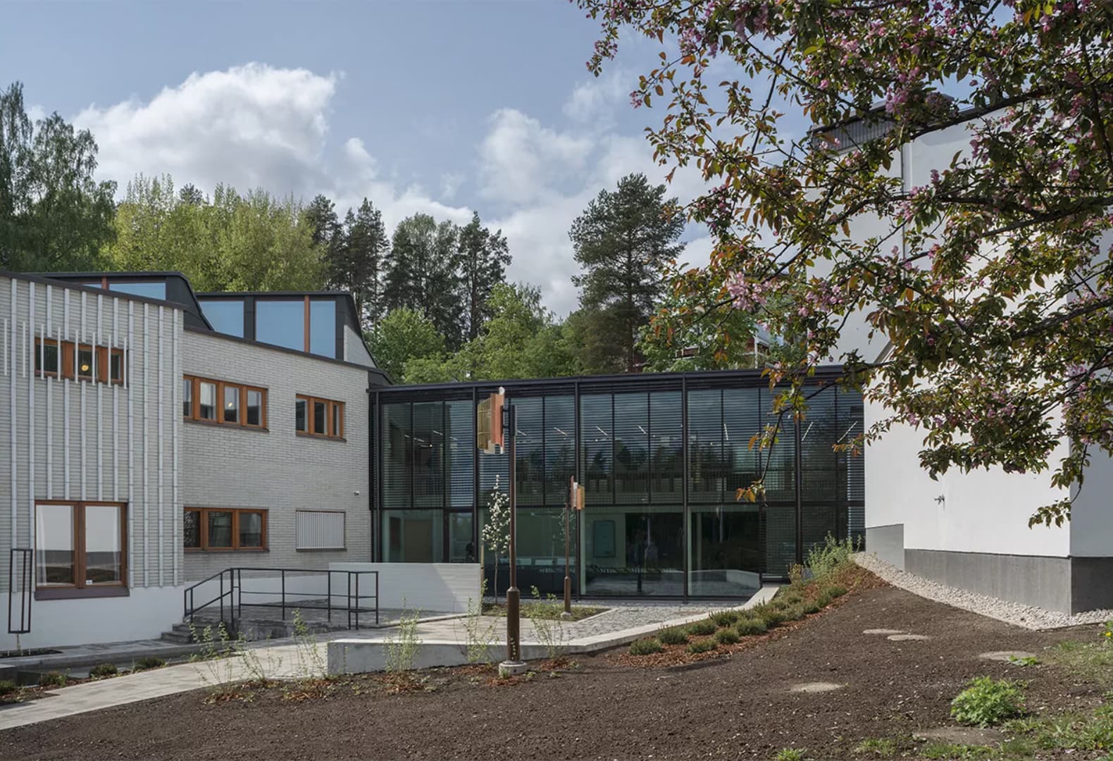 Коридор, соединяющий здания музеев. Фото: Maija Holma, © Alvar Aalto Foundation