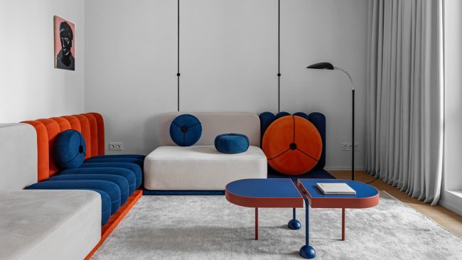 Color-blocking и игра геометрических фигур в ярком интерьере — проект