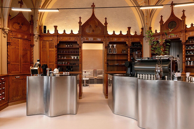 Дизайнеры создали роботизированные шахматы