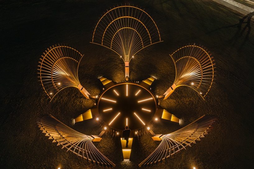 Чэн-Цзун Фэн переосмыслил форму огненного дерева в инсталляции