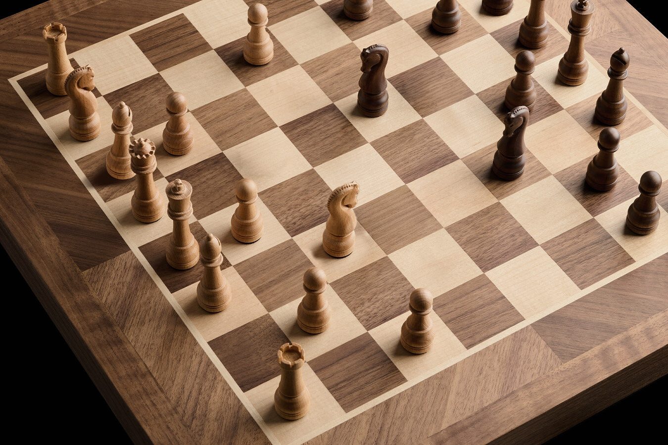 Дизайнеры создали роботизированные шахматы