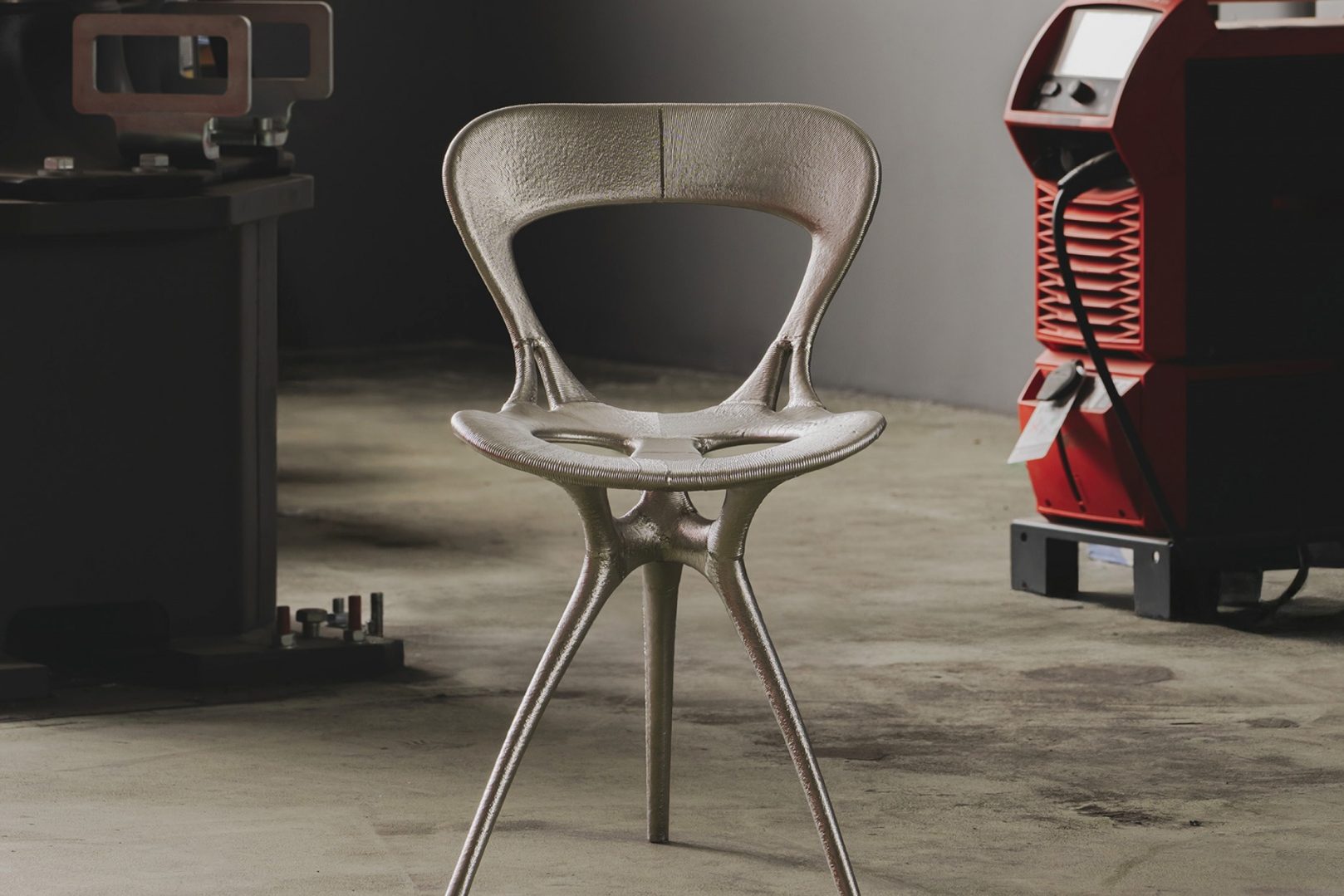 Росс Лавгроув создал стул совместно с искусственным интеллектом