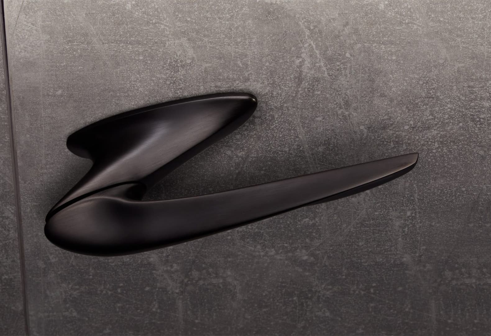 Больше чем фурнитура: 9 необычных дверных ручек